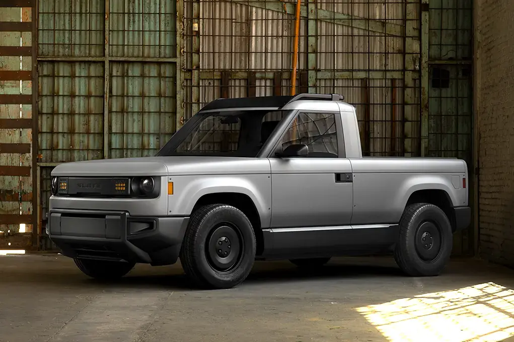 塗装なし、ラジオなし、電動窓なし。Slateの電気ピックアップは「引き算」で勝負する