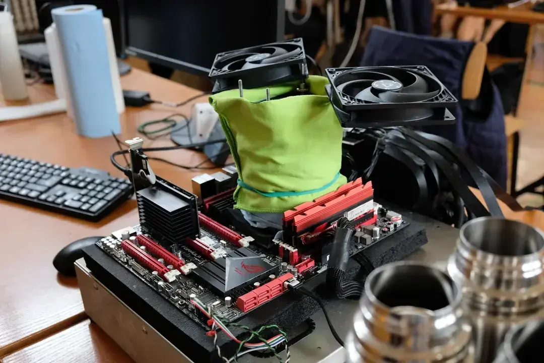 ポーランドの高校で「本物の」オーバークロック大会が開催される理由