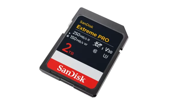 SanDisk、2TB SDカードに32万円の衝撃価格──メモリ不足時代の「プロ向け」は誰のためか