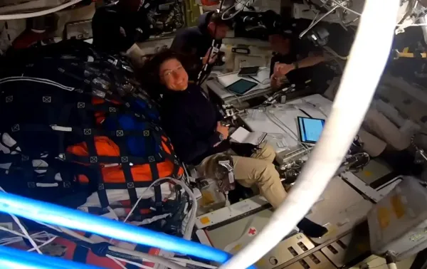 アポロ13号を超えて、人類は月の裏側へ──Artemis IIが56年ぶりに最遠記録を更新