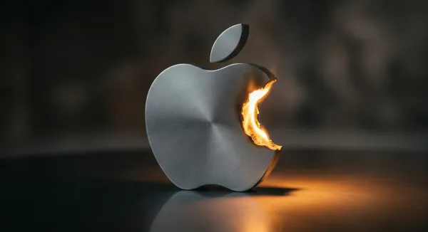 Apple50周年 クックが語ったジョブズの影とトランプとの賭け