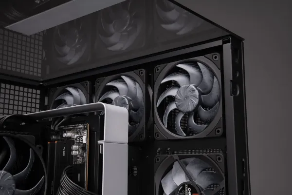 Noctua、120mm最上位ファンが黒く染まる