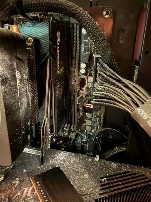 ゲーミングPCが隣室からの銃弾を遮断　米国で報告された事例