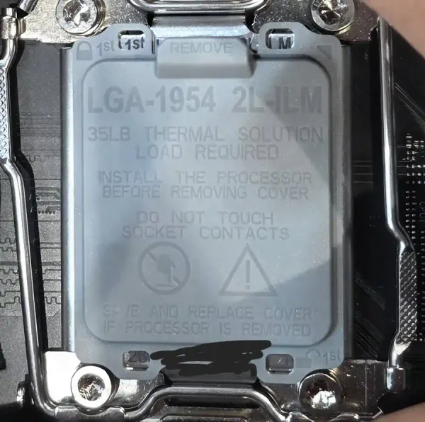 LGA 1954ソケット実物が台北で初めて目撃