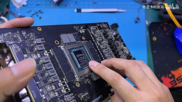 RTX 4090の偽造がプラスチックに堕ちた。完全な張りぼてが出回る